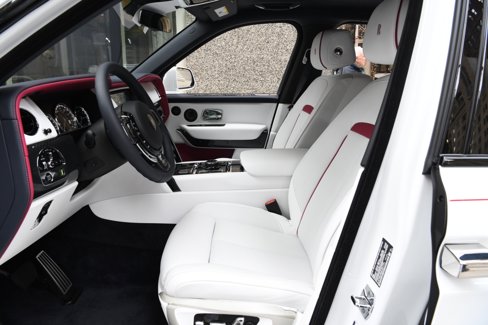 Used 2024 Rolls-Royce Cullinan Black Badge image 10
