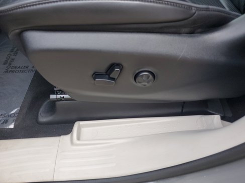 Used 2020 Chrysler Pacifica Limited w/ Advanced Safetytec Group image 9