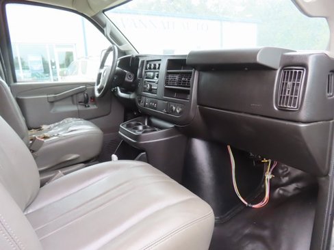Used 2017 Chevrolet Express 2500 image 28