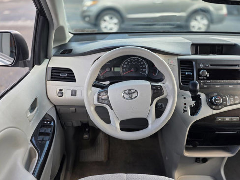 Used 2013 Toyota Sienna LE image 17