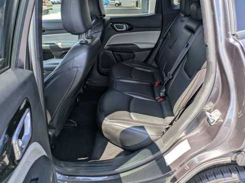 Used 2023 Jeep Compass Limited image 28