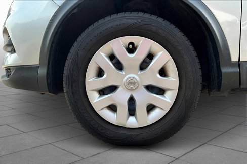 Used 2020 Nissan Rogue Sport S image 10