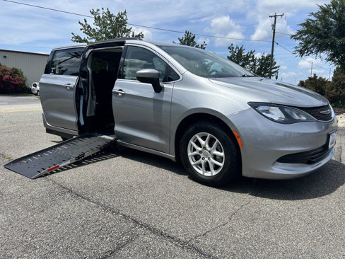 Used 2020 Chrysler Voyager Lxi image 1