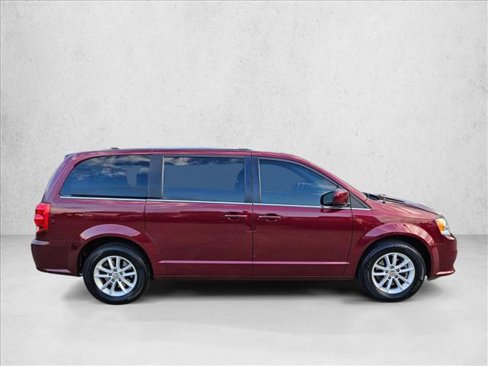 Used 2019 Dodge Grand Caravan SXT image 4
