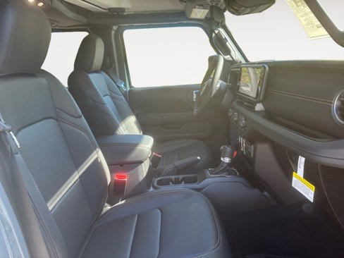 New 2025 Jeep Gladiator Sport image 15