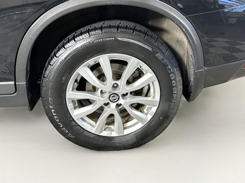 Used 2017 Nissan Rogue SV w/ SV Premium Package image 11