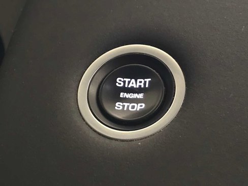 Used 2020 Land Rover Discovery Sport S image 32