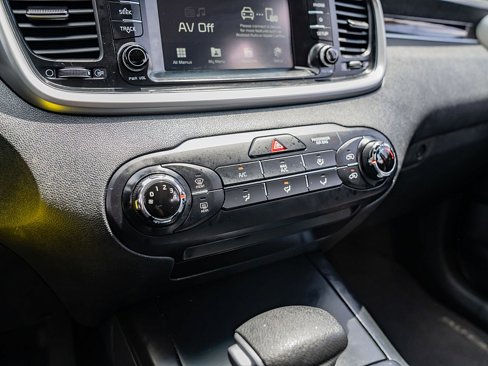Used 2020 Kia Sorento AWD V6 image 29
