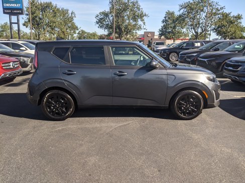 Used 2023 Kia Soul LX image 10