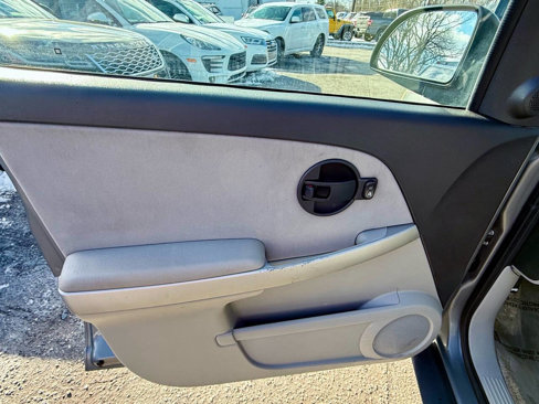 Used 2005 Chevrolet Equinox LT w/ Preferred Equipment Group image 12