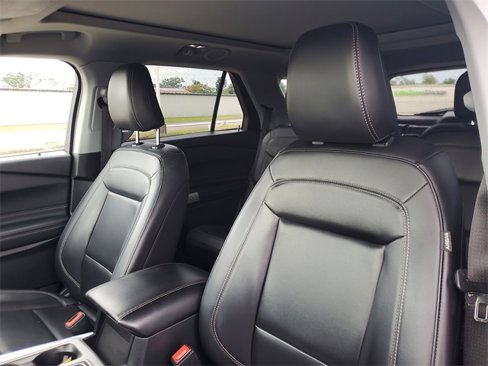 Used 2021 Ford Explorer XLT w/ Equipment Group 202A image 18
