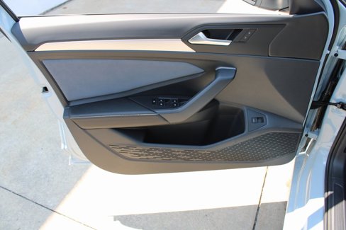 New 2025 Volkswagen Jetta SE image 9
