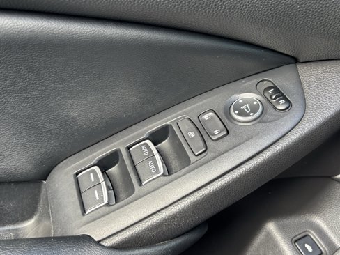 Used 2018 Honda Accord Sport image 16