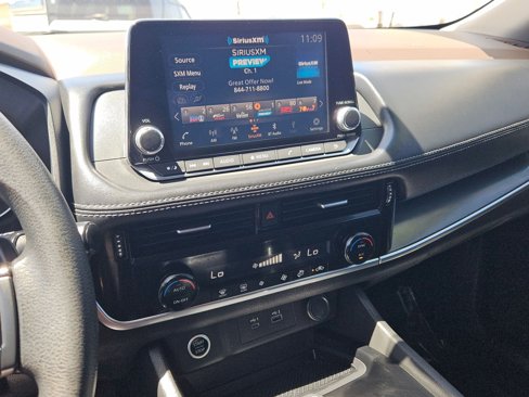 Used 2021 Nissan Rogue SV image 13