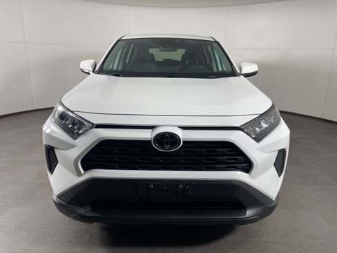 Used 2022 Toyota RAV4 LE image 2