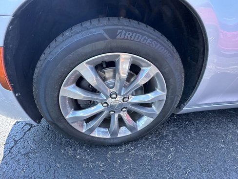 Used 2019 Chrysler 300 Limited image 30