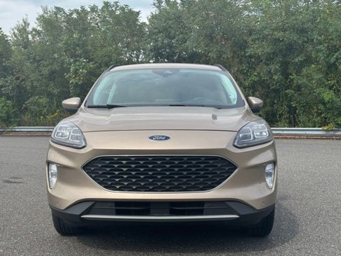 Used 2021 Ford Escape Titanium image 2