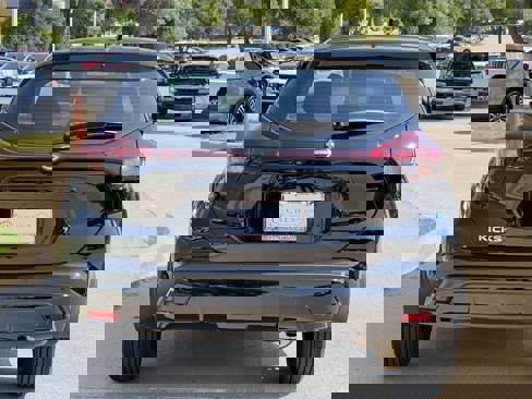 Certified 2025 Nissan Kicks Play S image 5