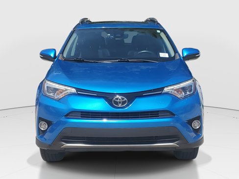 Used 2018 Toyota RAV4 Limited image 3