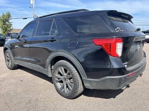 Certified 2021 Ford Explorer XLT w/ Equipment Group 202A image 3