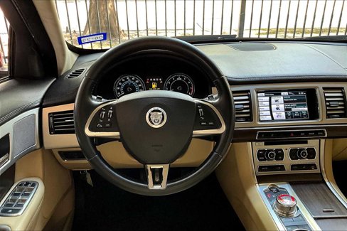 Used 2012 Jaguar XF image 5