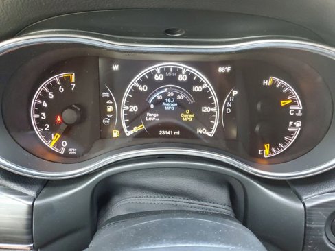 Used 2021 Jeep Grand Cherokee Limited image 24