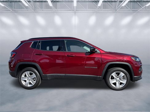 Used 2022 Jeep Compass Latitude image 3