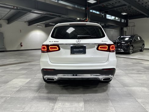 Certified 2022 Mercedes-Benz GLC 300 4MATIC image 4