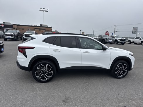 New 2025 Chevrolet Trax RS w/ Sunroof Package image 5