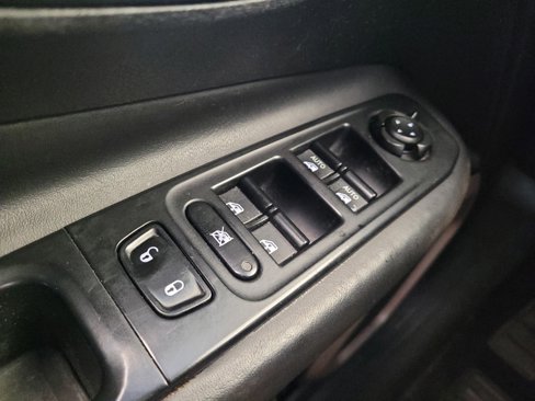 Used 2016 Jeep Renegade Limited image 27