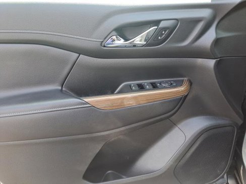 Used 2020 GMC Acadia SLE w/ LPO, Floor Liner Package image 6