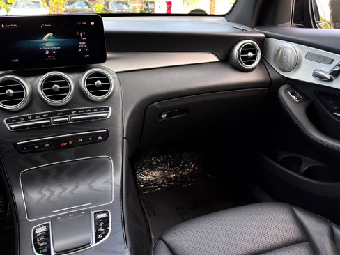 Used 2021 Mercedes-Benz GLC 300 4MATIC w/ AMG Line image 19