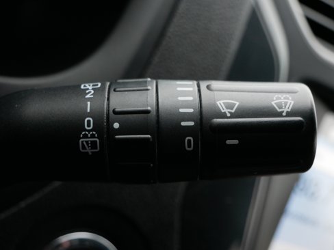 Used 2018 Ford Explorer XLT image 18