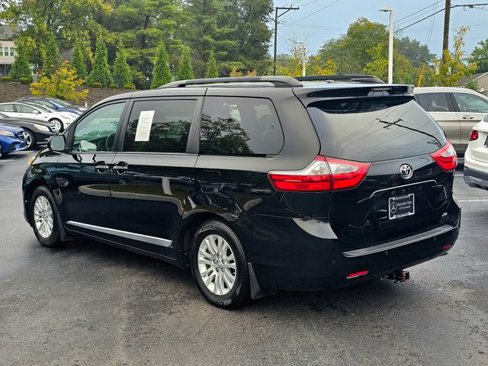 Used 2017 Toyota Sienna XLE Premium image 12