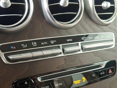 Used 2019 Mercedes-Benz GLC 300 4MATIC image 19