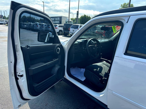 Used 2011 Dodge Nitro Heat image 16