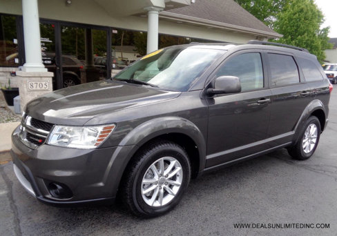 Used 2017 Dodge Journey SXT w/ Comfort/Convenience Group image 1