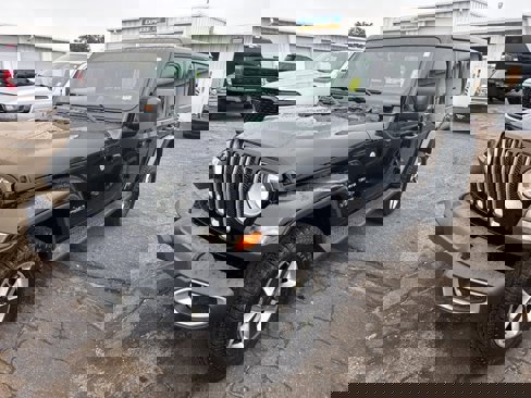 Used 2019 Jeep Wrangler Unlimited Sahara image 5