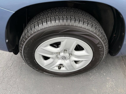 Used 2011 Toyota RAV4 4WD w/ Base L4 Extra Value Pkg image 24