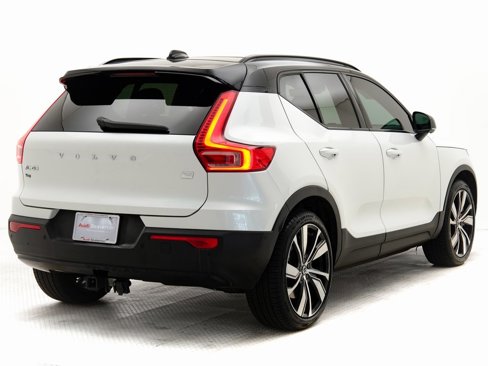 Used 2022 Volvo XC40 P8 Recharge Plus image 3
