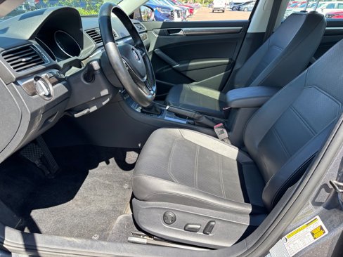 Used 2017 Volkswagen Passat 1.8T SE image 4