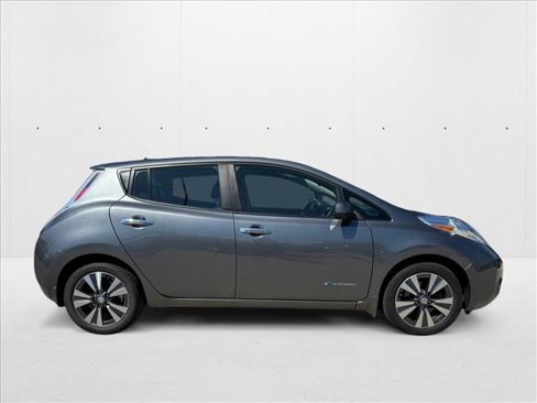 Used 2015 Nissan Leaf SL w/ Premium Package image 4