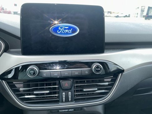 Used 2020 Ford Escape SE image 12