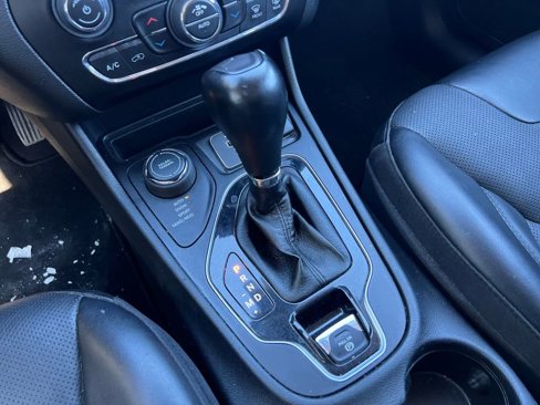 Used 2023 Jeep Cherokee Altitude Lux image 19