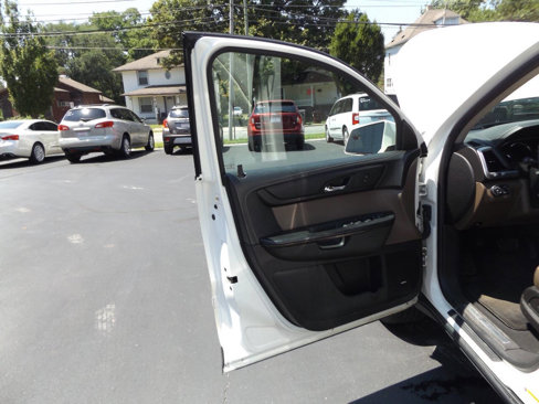 Used 2014 GMC Acadia SLT image 17