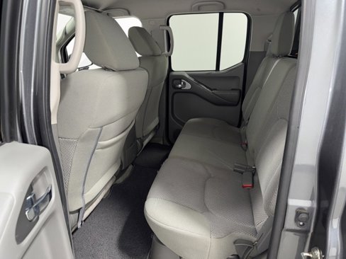 Used 2018 Nissan Frontier SV image 30