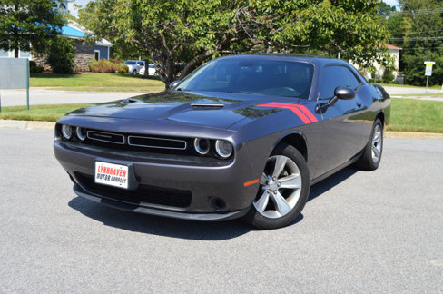 Used 2019 Dodge Challenger SXT image 3