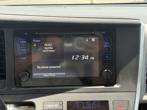 Used 2017 Toyota Sienna XLE image 33