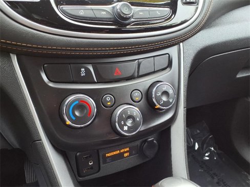 Certified 2022 Chevrolet Trax LT w/ LT Convenience Package image 19