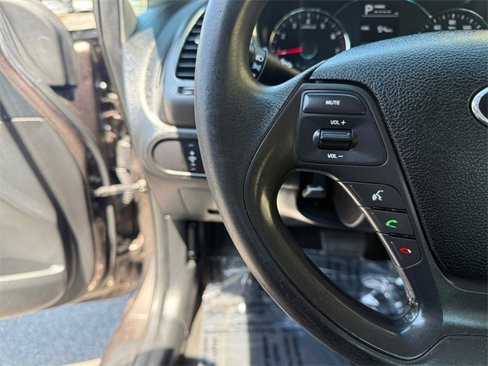 Used 2017 Kia Forte LX image 21
